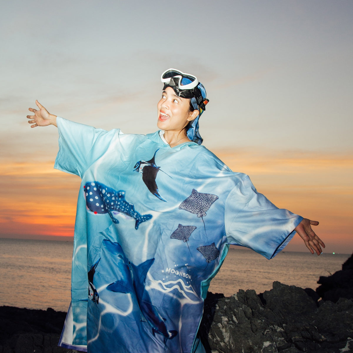 Cerulean Adventure Poncho - cerulean - model