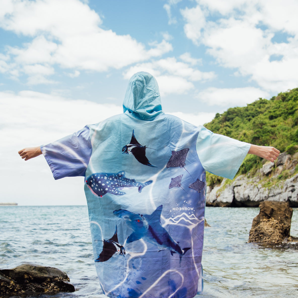 Cerulean Adventure Poncho - cerulean - model